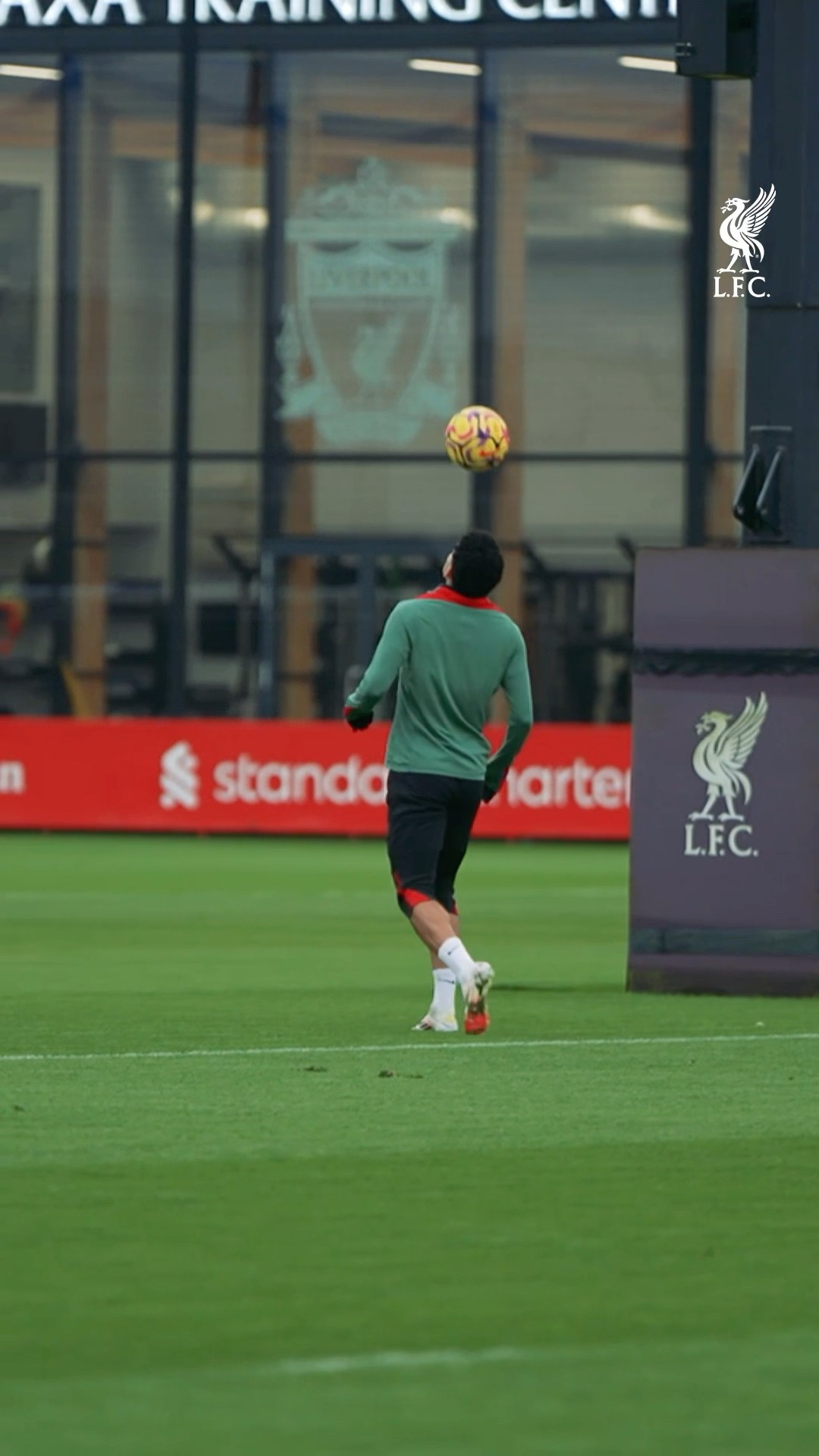 Walking off the pitch… but it’s Luis Diaz ✨